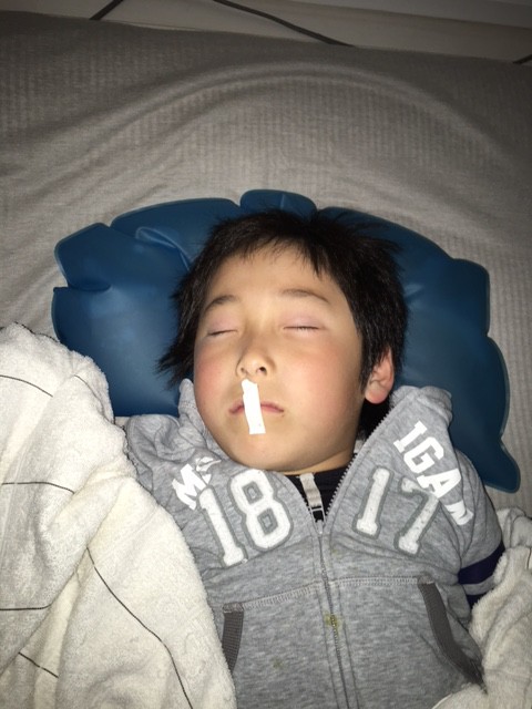 口閉じテープ 睡眠中に開いてしまう口をテープで止める！いびき、口の乾燥、咳にも！